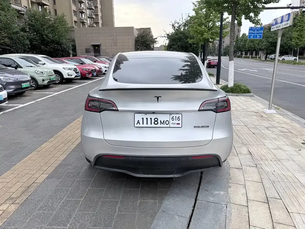 Tesla Model Y — фото 9