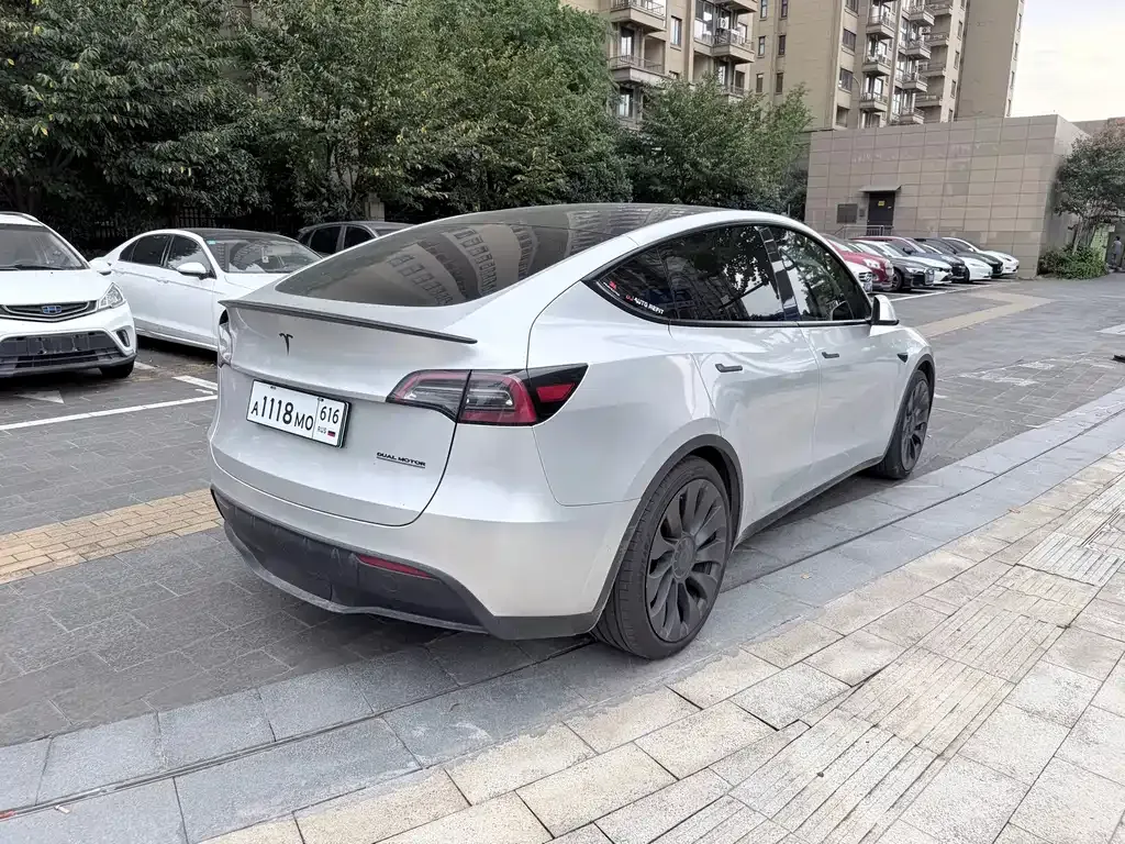 Tesla Model Y — фото 4