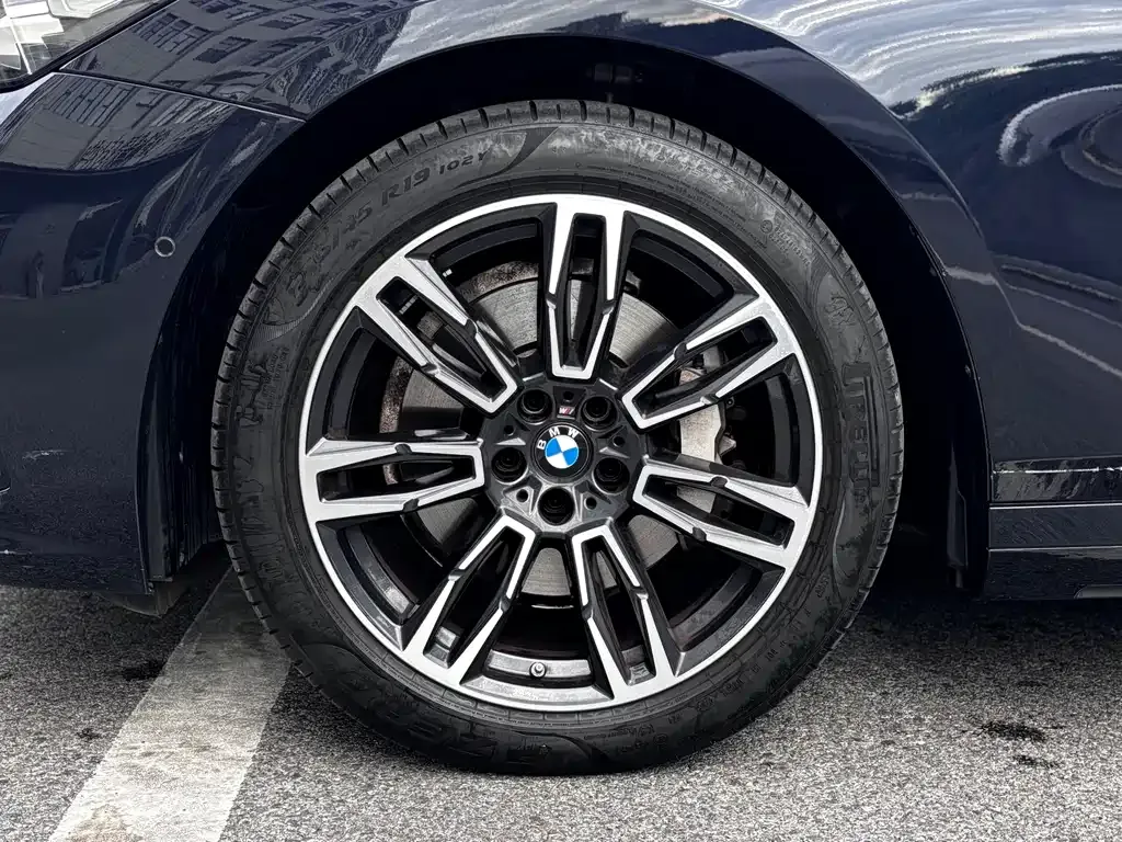 BMW 5 Series — фото 4