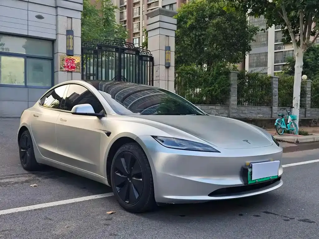 Tesla Model 3 — фото 9