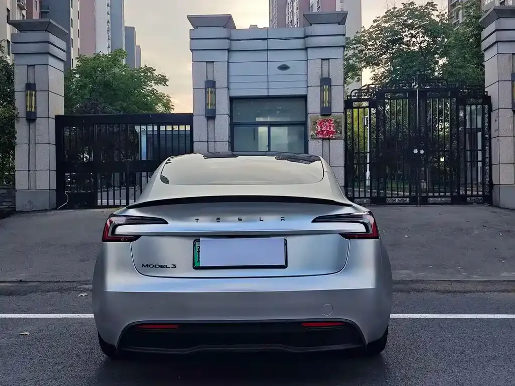 Tesla Model 3 — фото 5