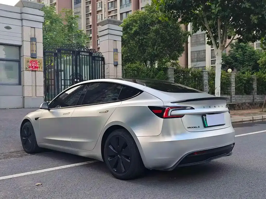 Tesla Model 3 — фото 10