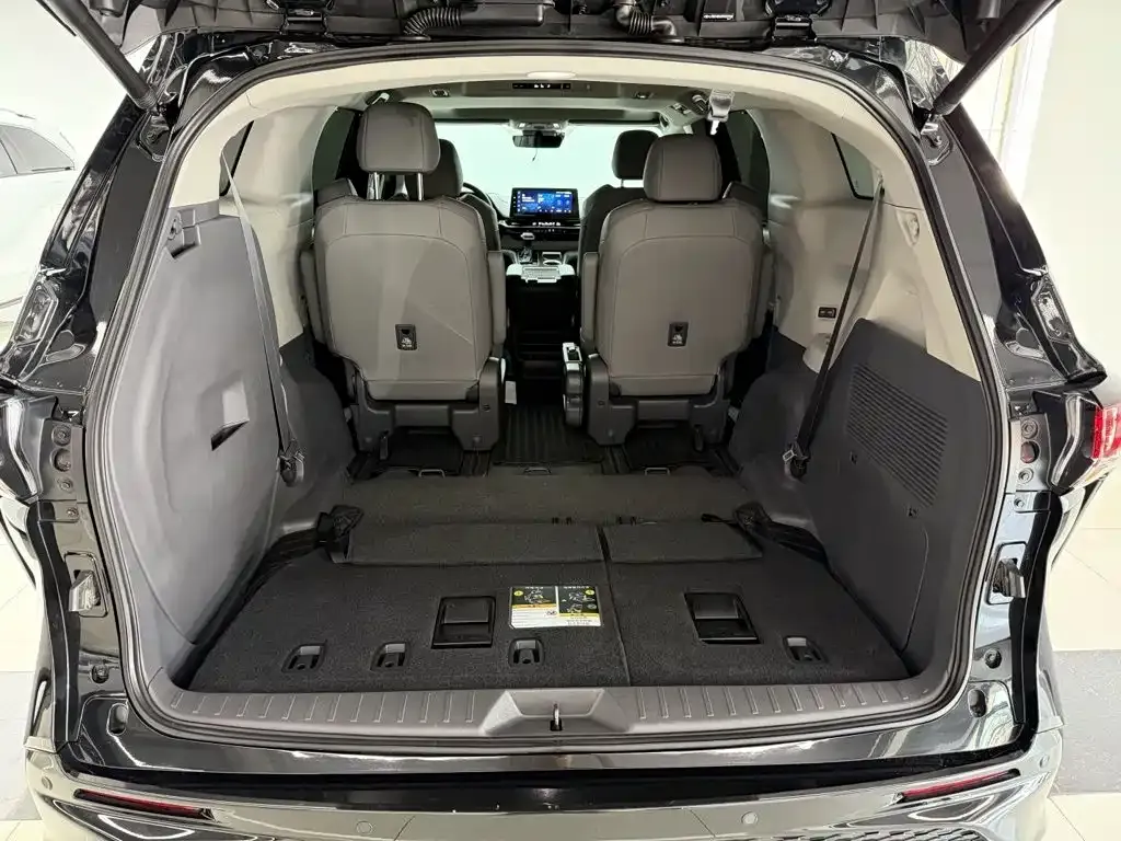 Toyota Granvia — фото 9