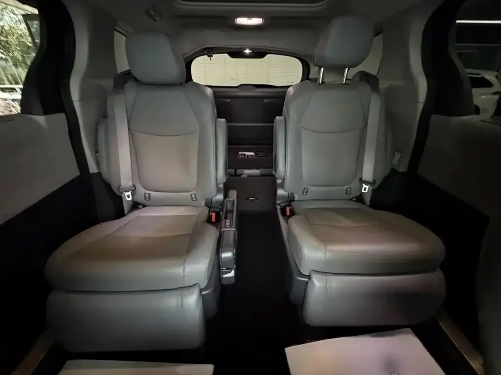 Toyota Granvia — фото 3