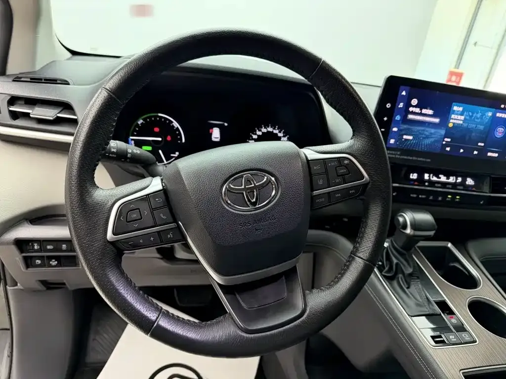Toyota Granvia — фото 7