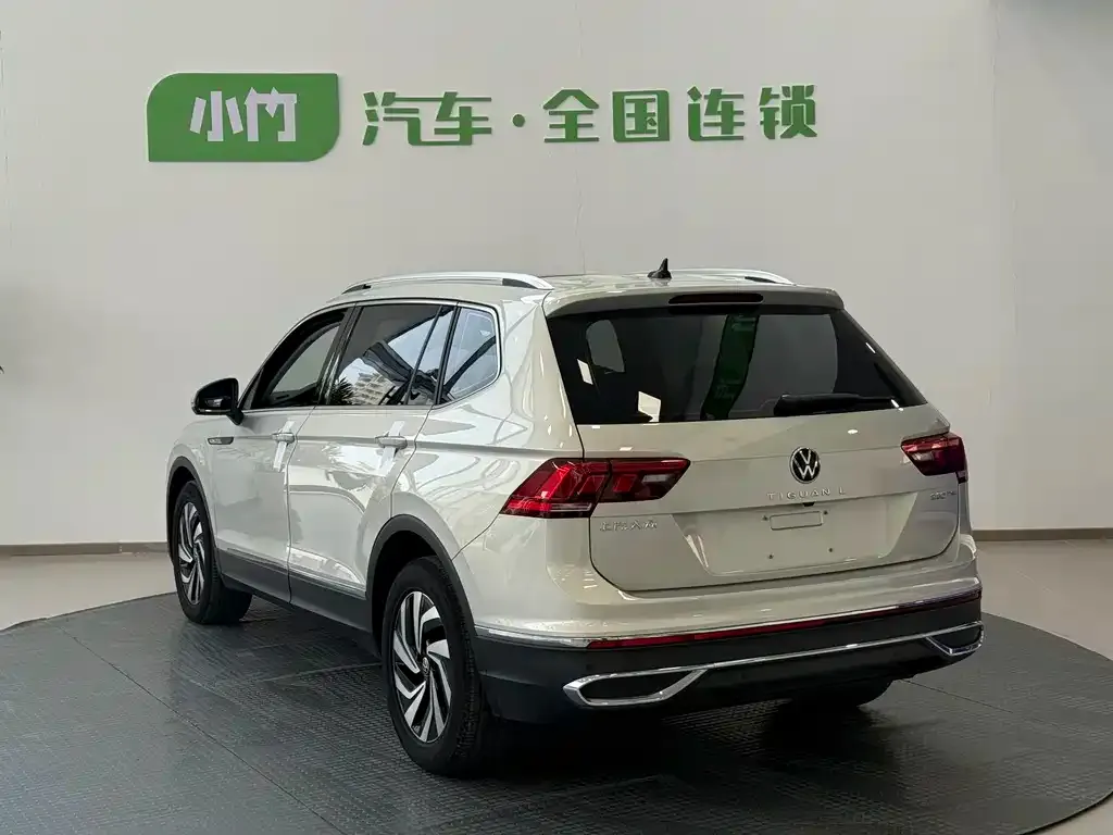 Volkswagen Tiguan L — фото 2