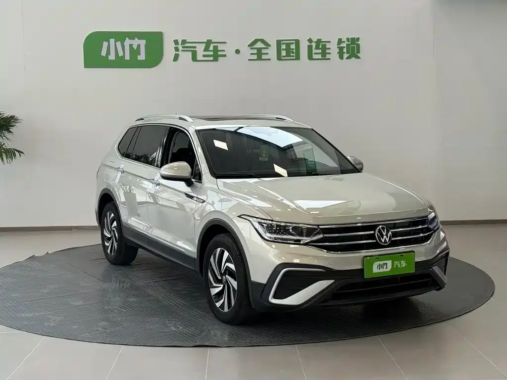 Volkswagen Tiguan L — фото 6
