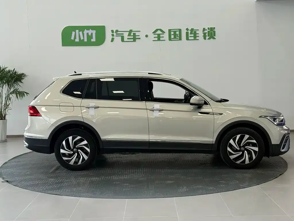 Volkswagen Tiguan L — фото 7
