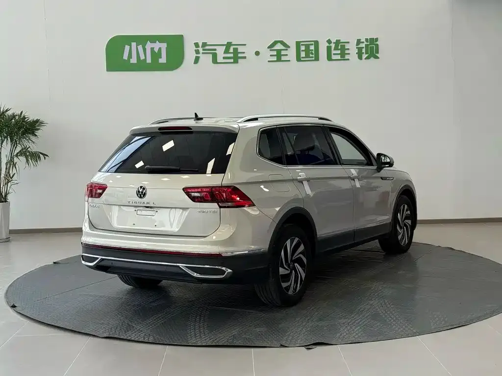 Volkswagen Tiguan L — фото 9