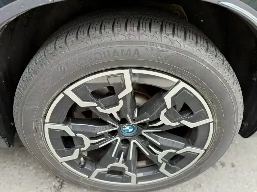 BMW iX3 — фото 2