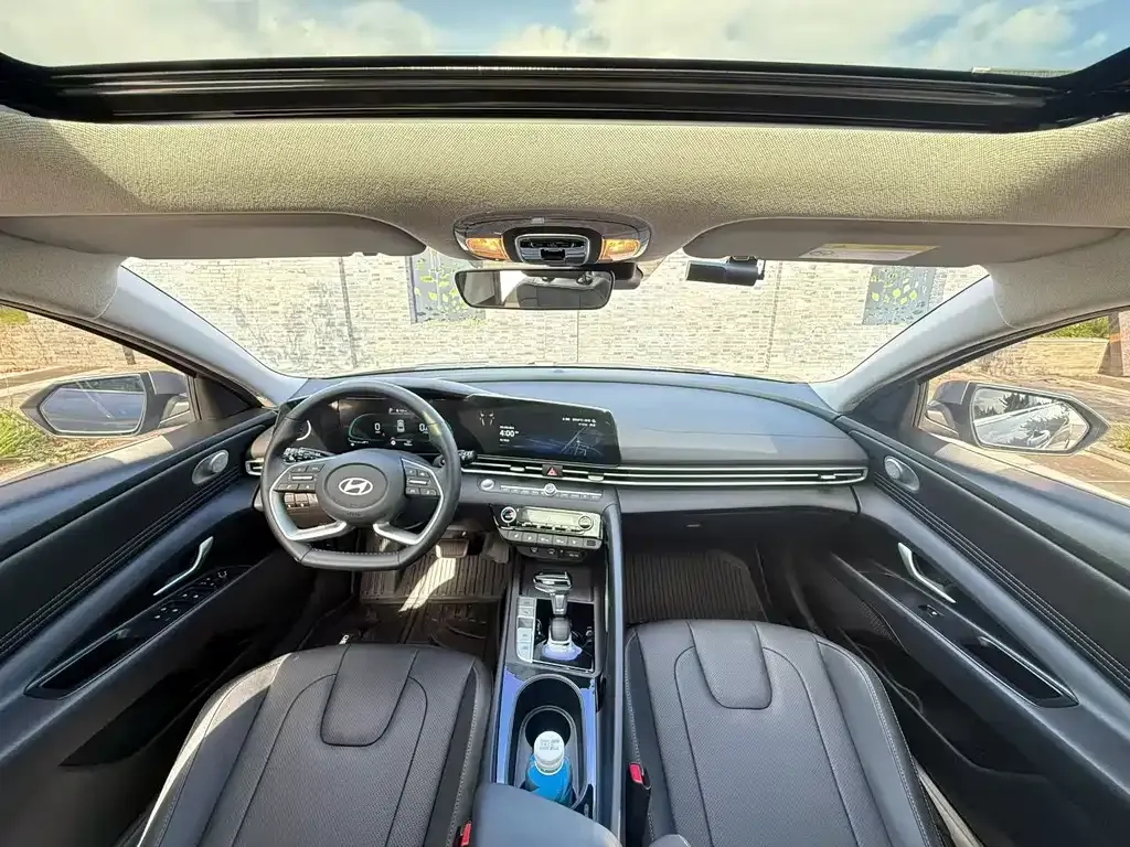 Hyundai Elantra — фото 2