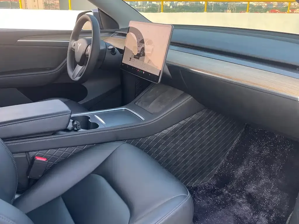 Tesla Model Y — фото 4