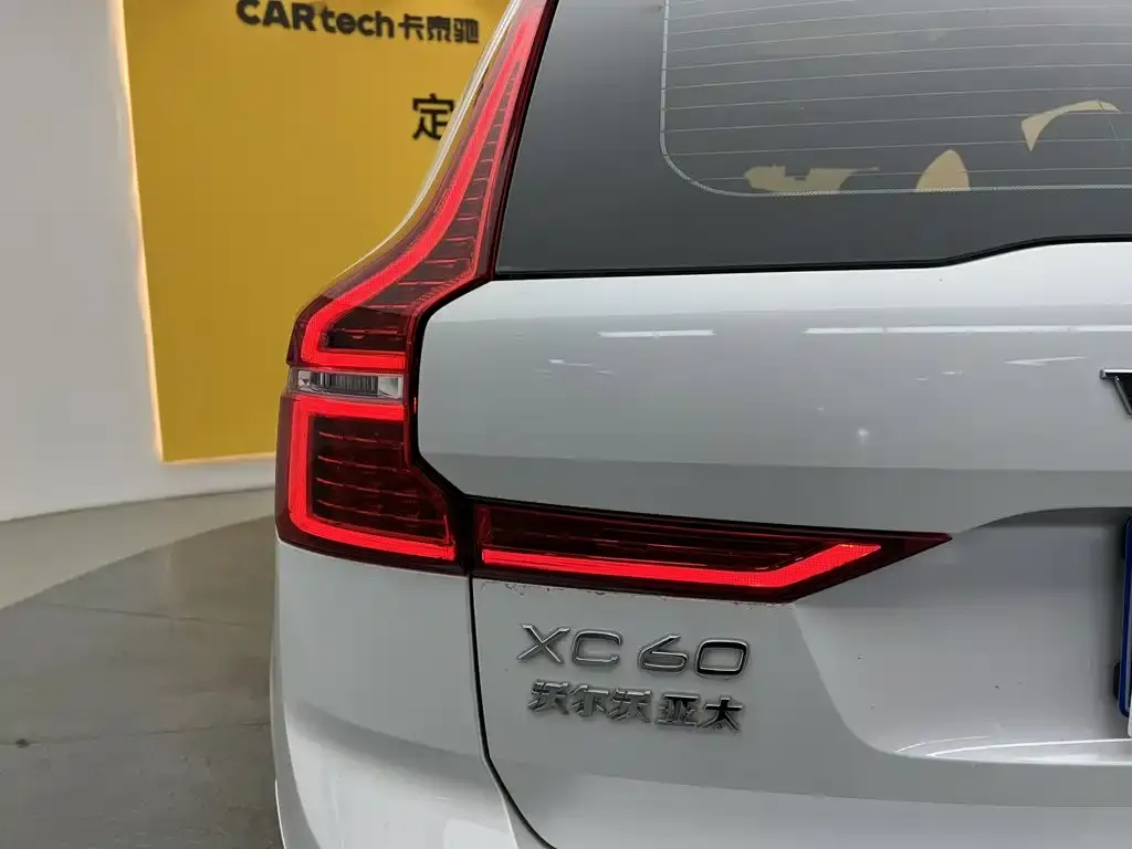 Volvo XC60 — фото 6