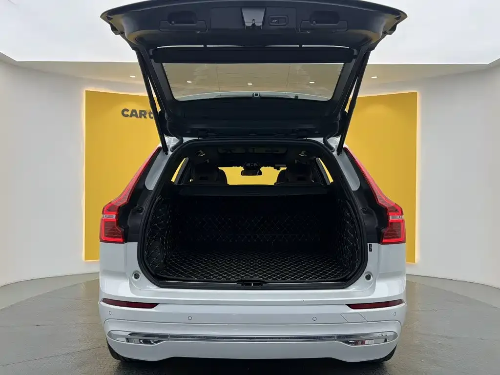 Volvo XC60 — фото 9