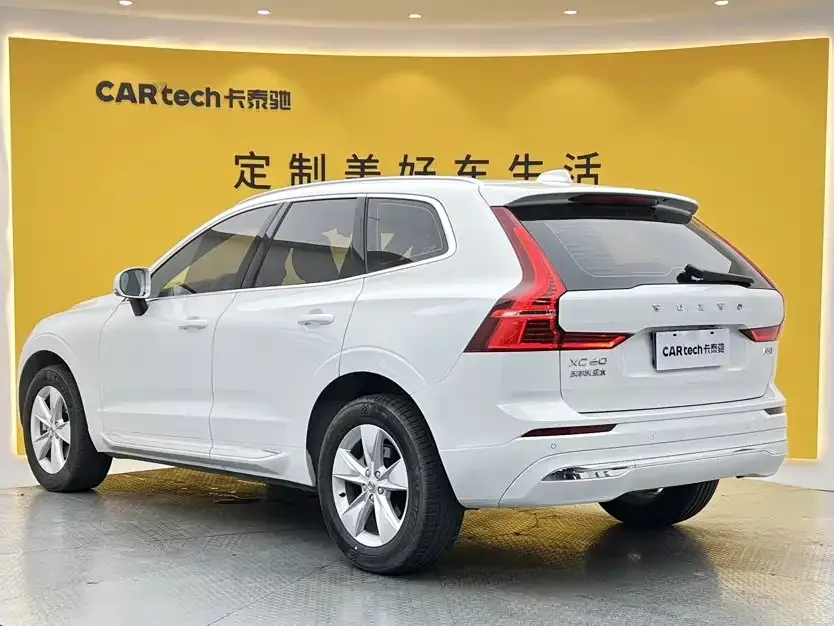 Volvo XC60 — фото 8