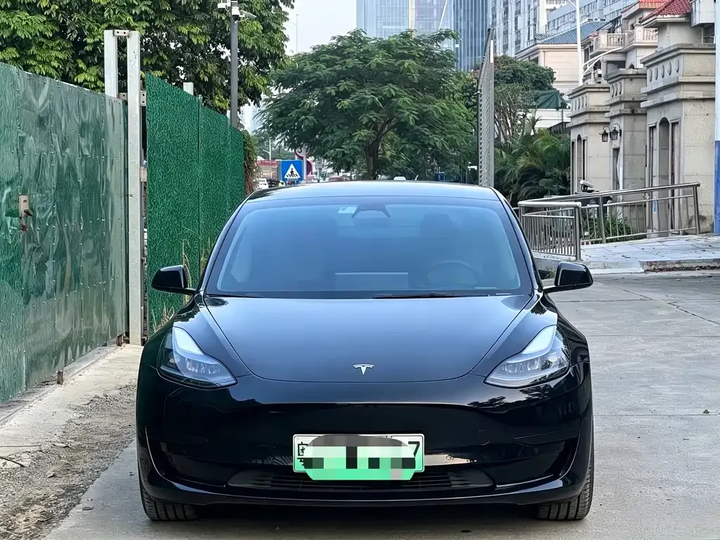 Tesla Model 3 — фото 9