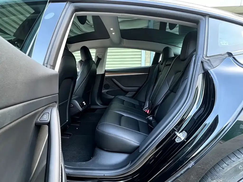 Tesla Model 3 — фото 3