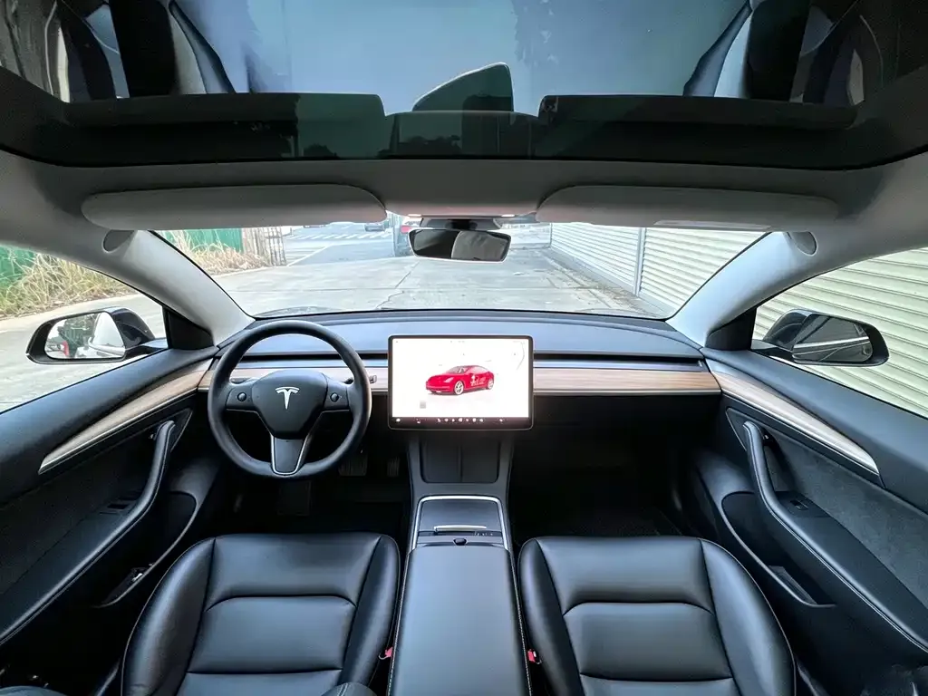 Tesla Model 3 — фото 2