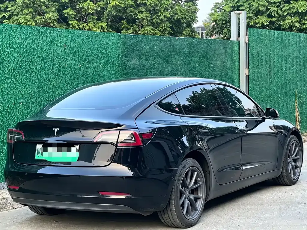 Tesla Model 3 — фото 7