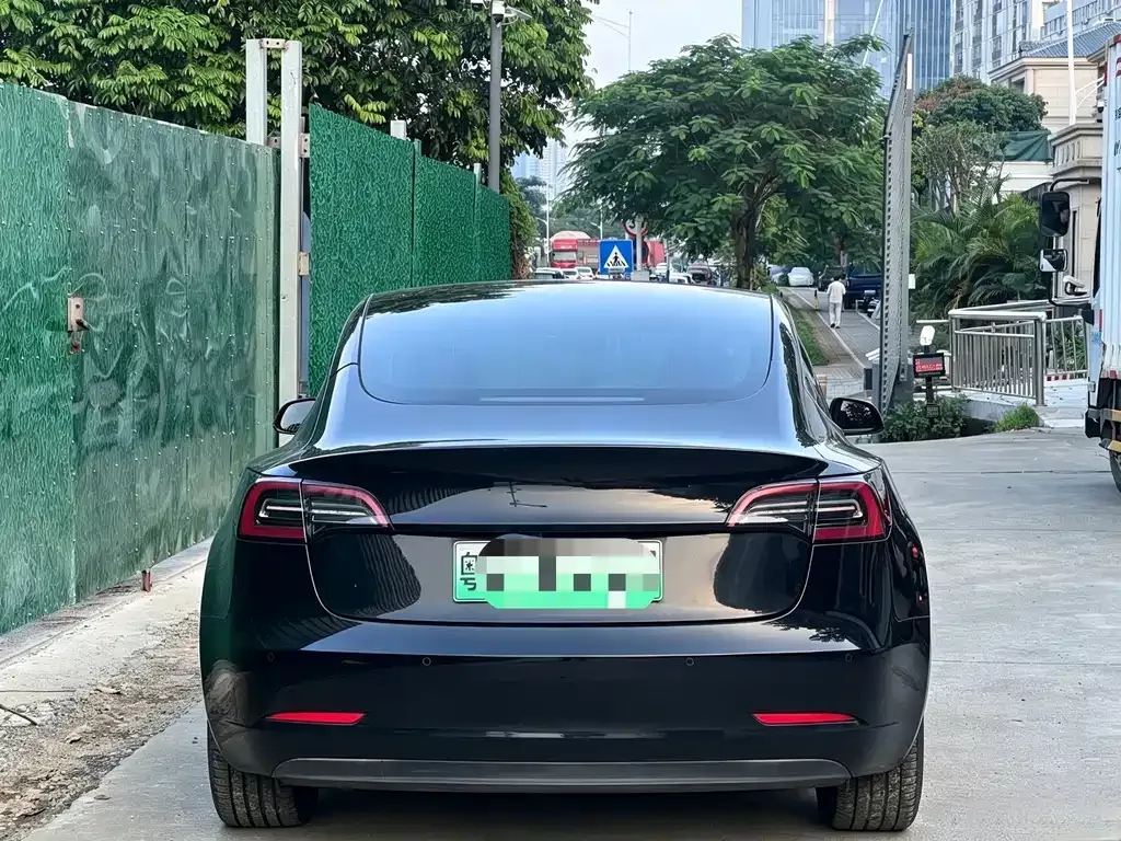 Tesla Model 3 — фото 4