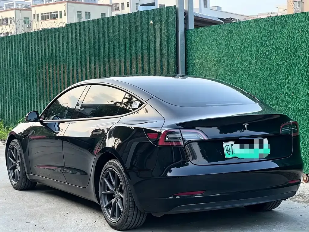 Tesla Model 3 — фото 5
