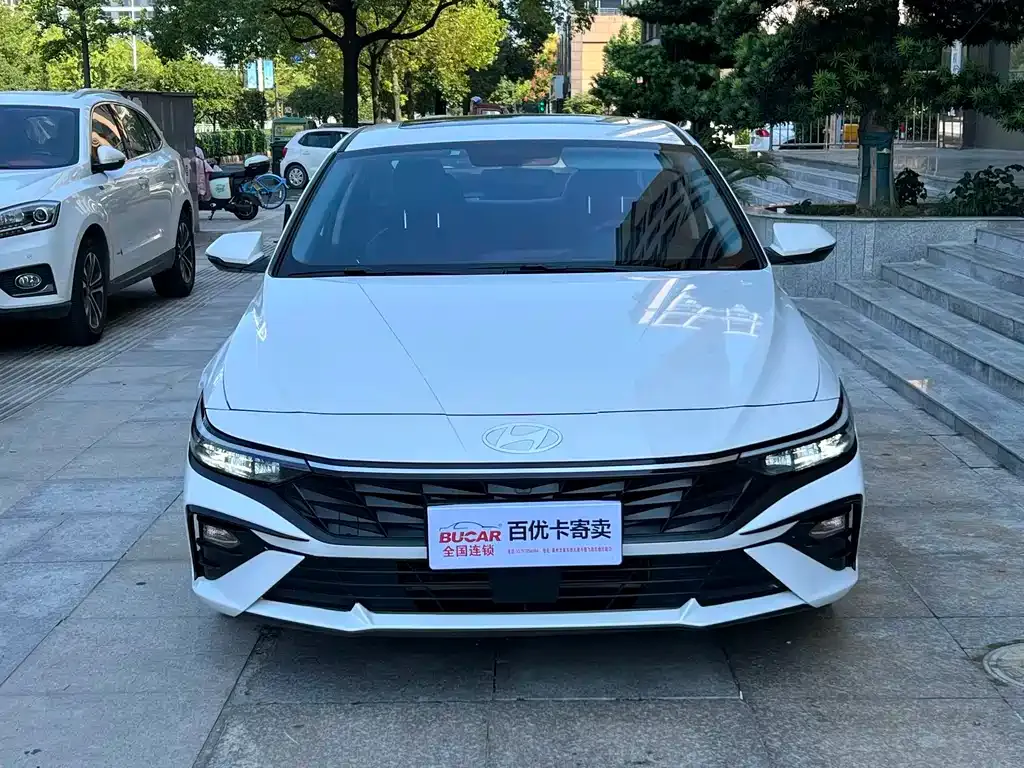 Hyundai Elantra — фото 6