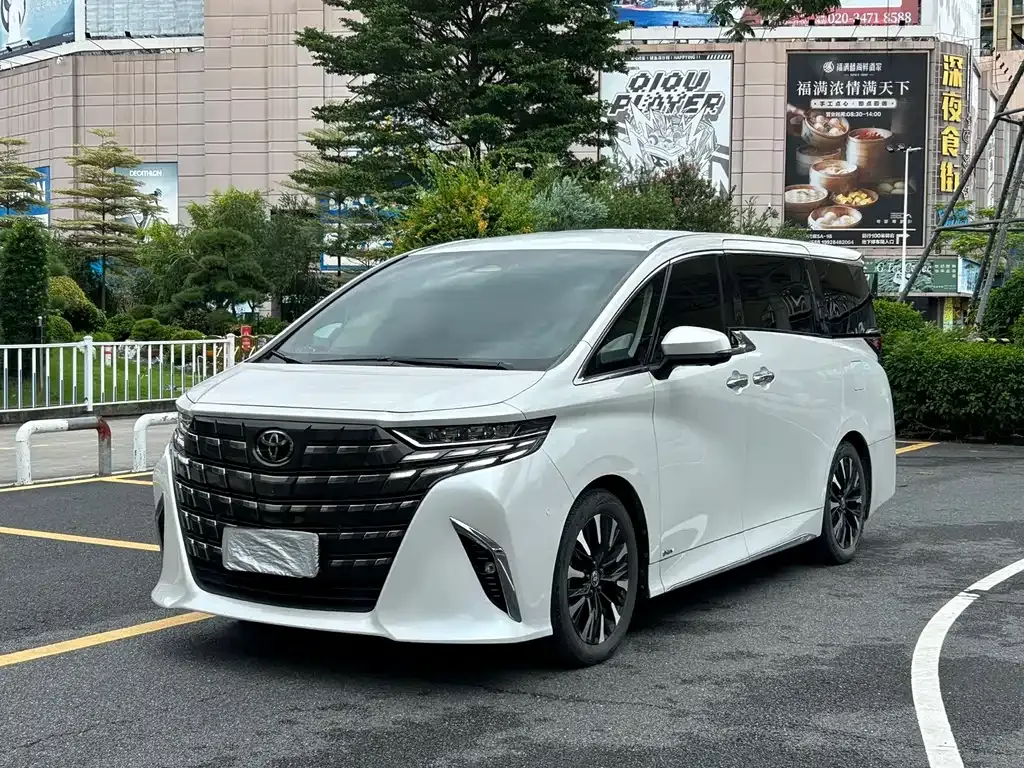 Toyota Alphard — фото 1