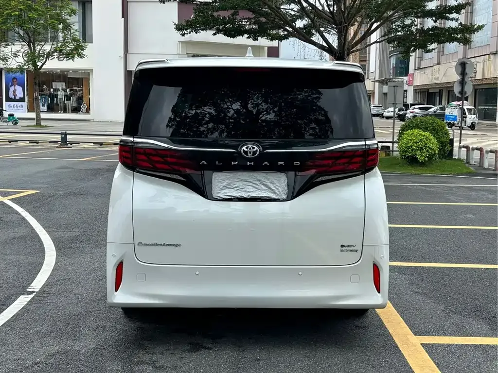 Toyota Alphard — фото 7