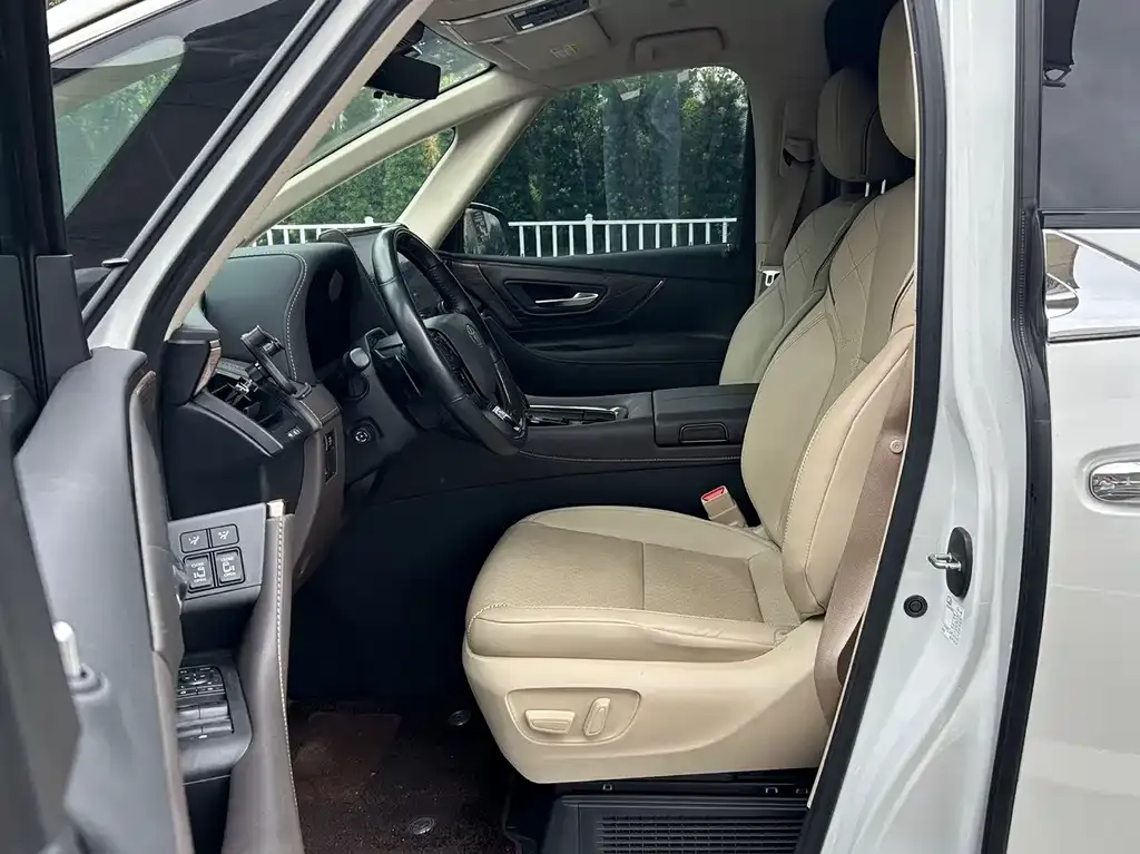 Toyota Alphard — фото 4