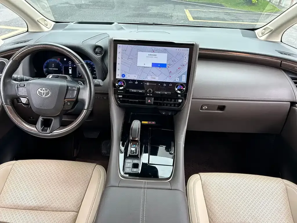 Toyota Alphard — фото 2