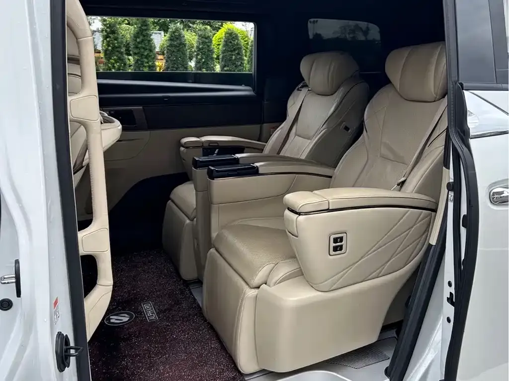 Toyota Alphard — фото 6