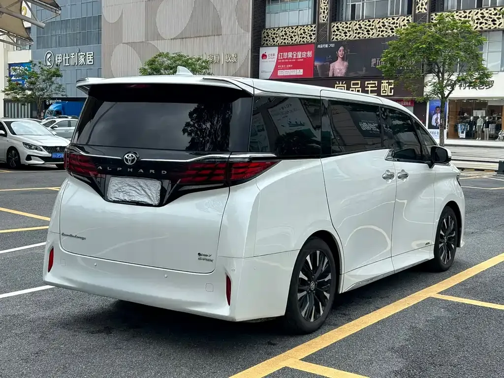 Toyota Alphard — фото 3