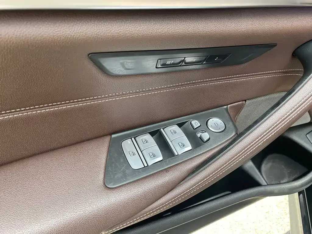 BMW 5 Series — фото 9
