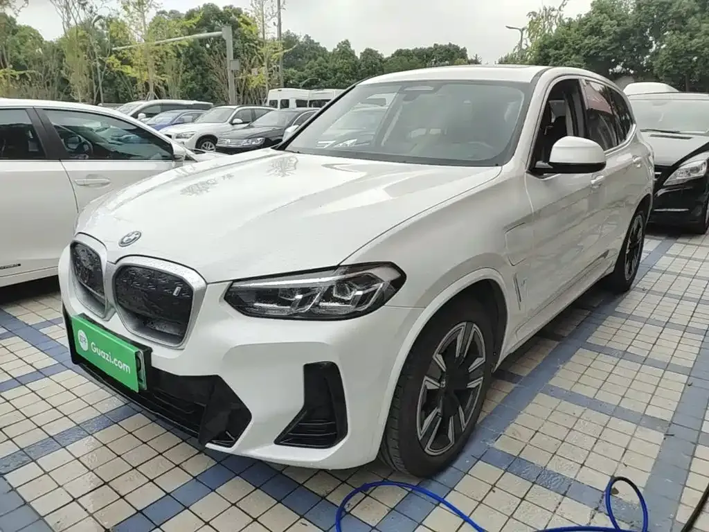 BMW iX3 — фото 1