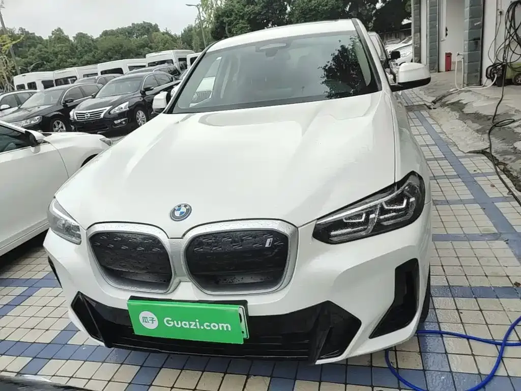 BMW iX3 — фото 10