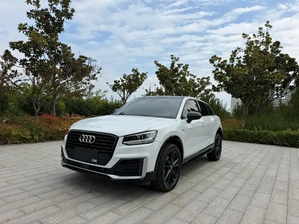 Audi Q2L — фото 1
