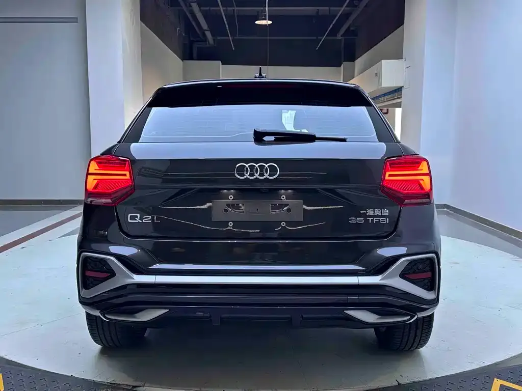 Audi Q2L — фото 10