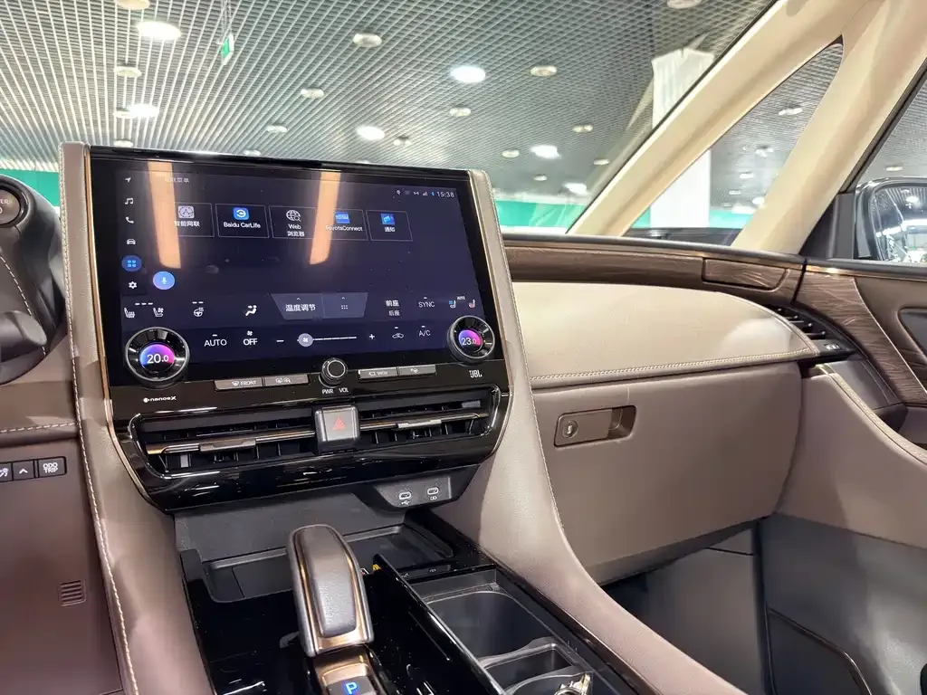 Toyota Vellfire — фото 4