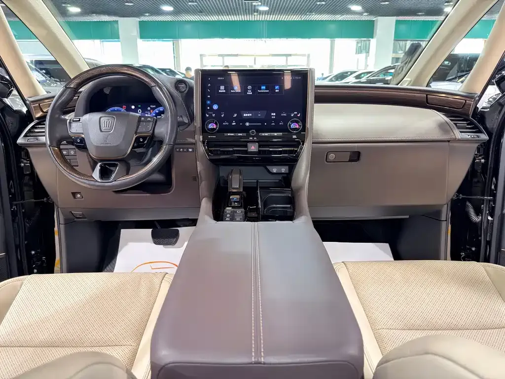 Toyota Vellfire — фото 2