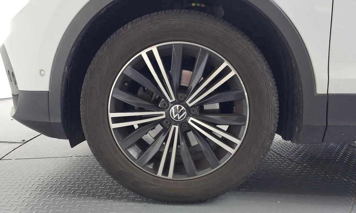 Volkswagen Tiguan — фото 9