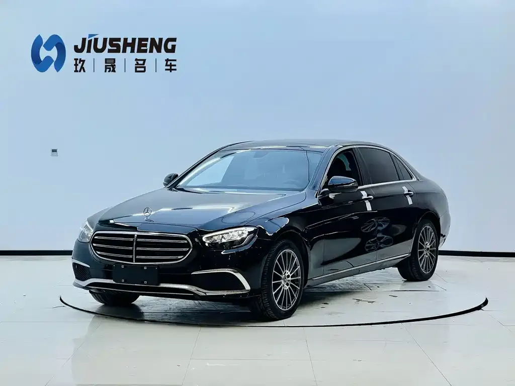 Mercedes-Benz E-Class — фото 1
