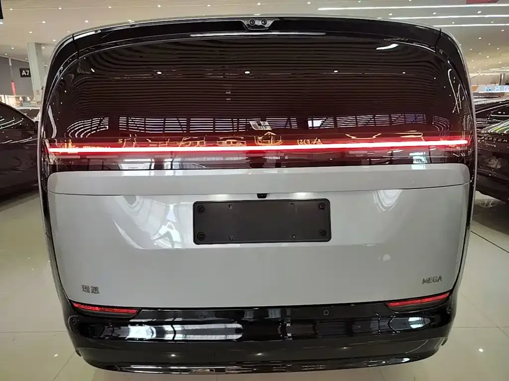 Li Auto MEGA — фото 10