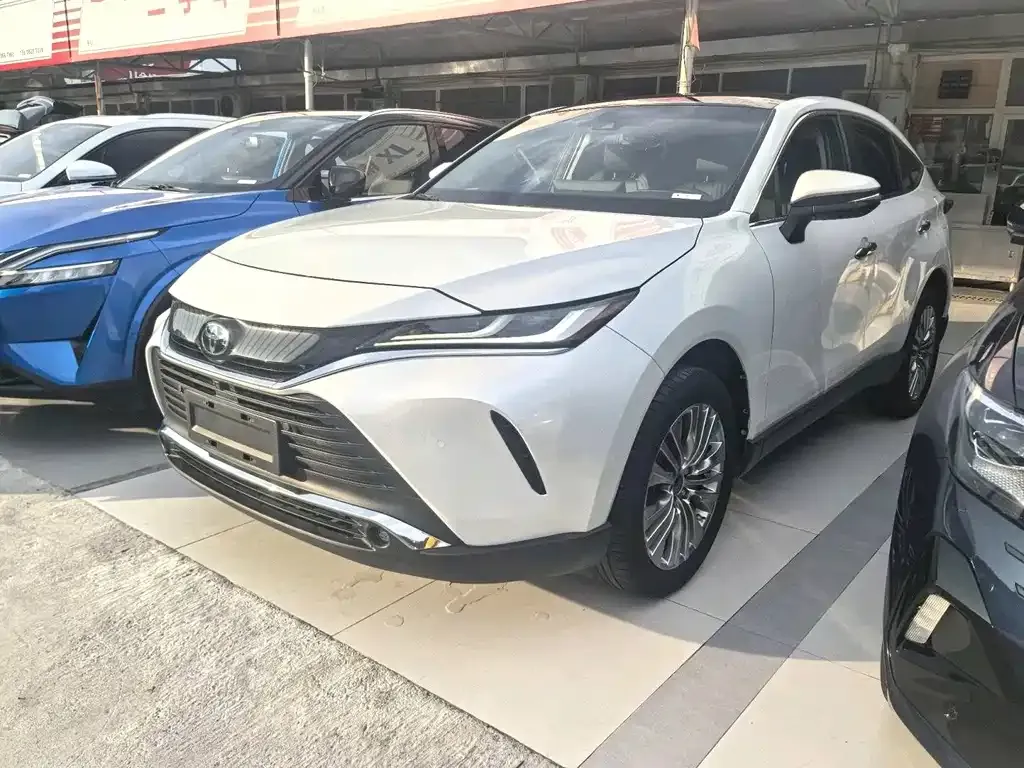 Toyota Harrier — фото 1