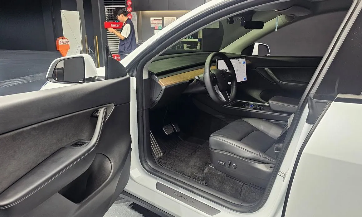 Tesla Model Y — фото 10