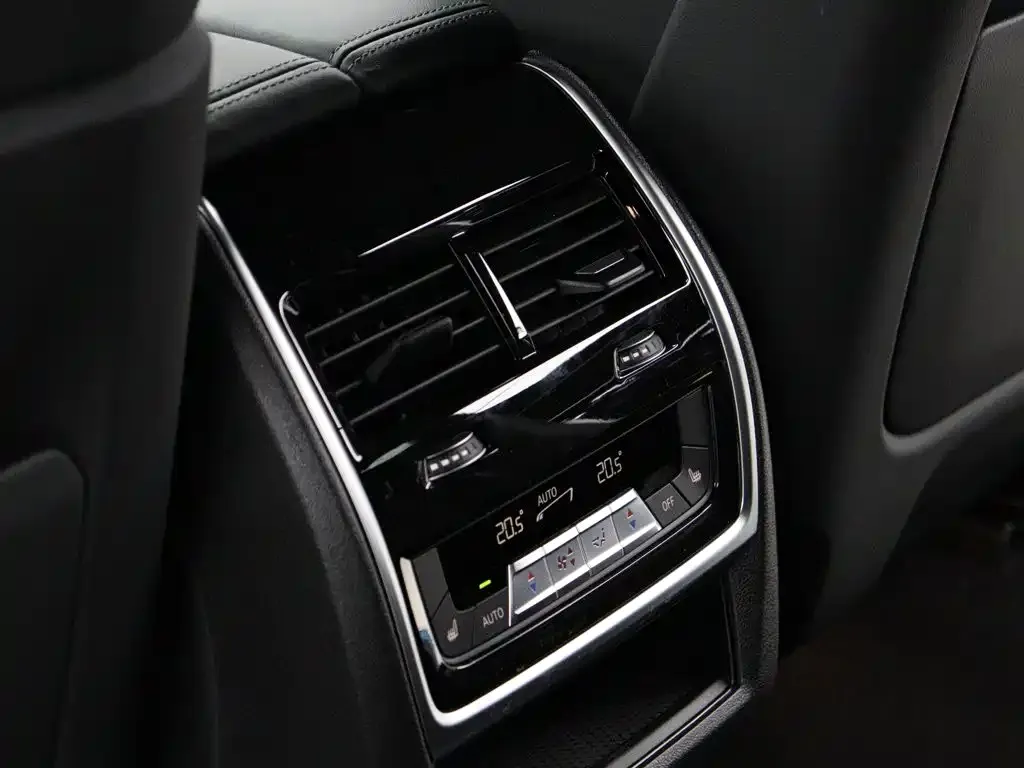 BMW XM — фото 6