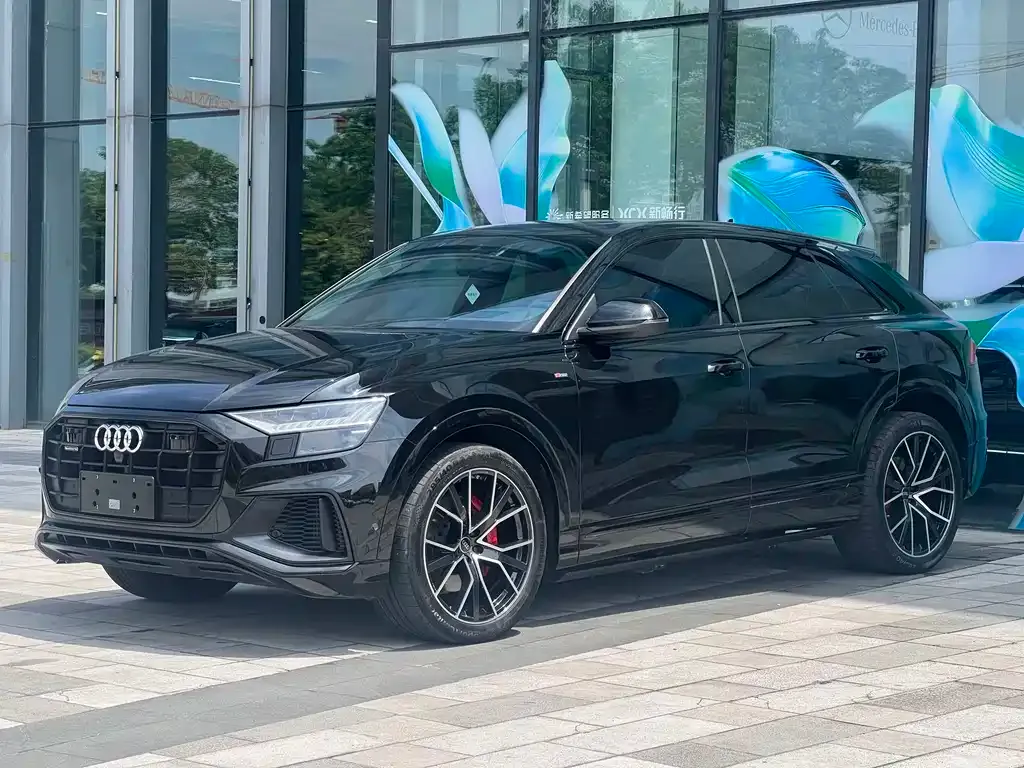 Audi Q8 — фото 1
