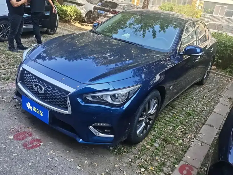 Infiniti Q50L — фото 1