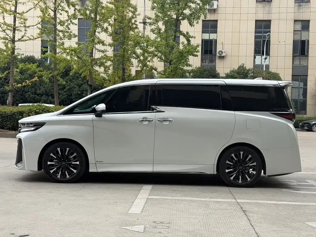 Toyota Vellfire — фото 10