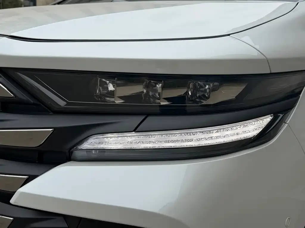 Toyota Vellfire — фото 2