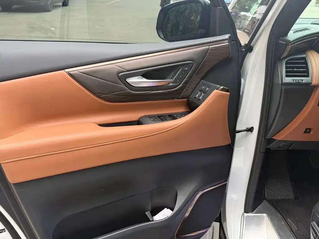 Toyota Vellfire — фото 7